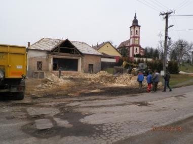 Búracie práce na starom KD vo Veľkej nad Ipľom-marec 2013
Búracie práce na starom KD vo Veľkej nad Ipľom-marec 2013