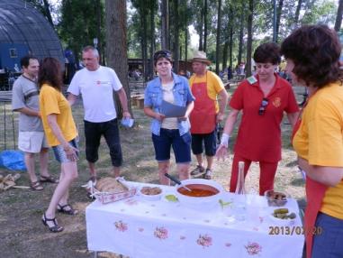Účastníci festivalu. Účastníci festivalu.