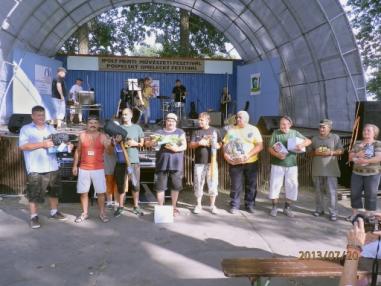 Účastníci festivalu. Účastníci festivalu.