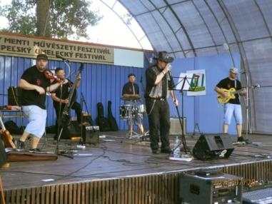 Účastníci festivalu. Účastníci festivalu.