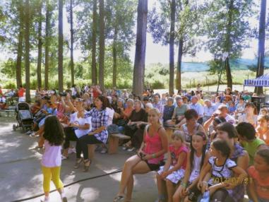 Účastníci festivalu. Účastníci festivalu.