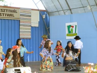 Účastníci festivalu. Účastníci festivalu.