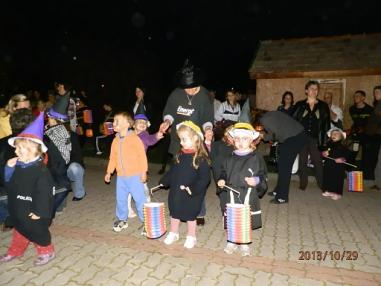 Sprievod bol veľkým zážitkom pre malých aj veľkých. Sprievod bol veľkým zážitkom pre malých aj veľkých.
