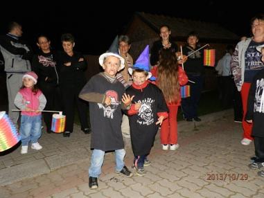 Sprievod bol veľkým zážitkom pre malých aj veľkých. Sprievod bol veľkým zážitkom pre malých aj veľkých.