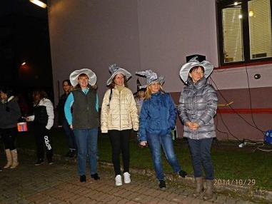 Veselica pred budovou OcÚ vo Veľkej nad Ipľom. Veselica pred budovou OcÚ vo Veľkej nad Ipľom.