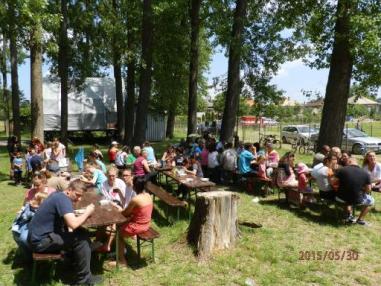 Účastníci pri zaslúženom obede Účastníci pri zaslúženom obede