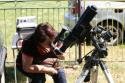 MVDr. Šimon amatérsky astronóm-astrofotograf umožnil obecenstvu pozorovanie hviezd cez svoj ďalekohľad MVDr. Šimon amatérsky astronóm-astrofotograf umožnil obecenstvu pozorovanie hviezd cez svoj ďalekohľad