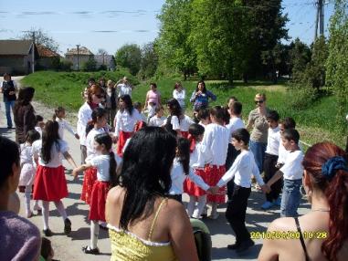 Kultúrnym programom nás pobavili žiaci zo základnej školy a škôlkáry
Kultúrnym programom nás pobavili žiaci zo základnej školy a škôlkáry