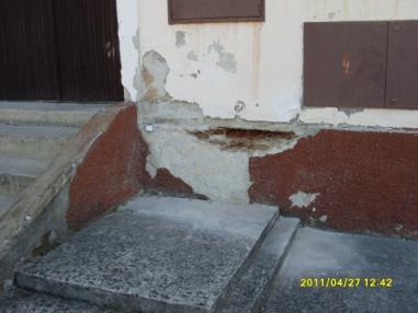 Fasáda budovy potrebuje opravu
Fasáda budovy potrebuje opravu