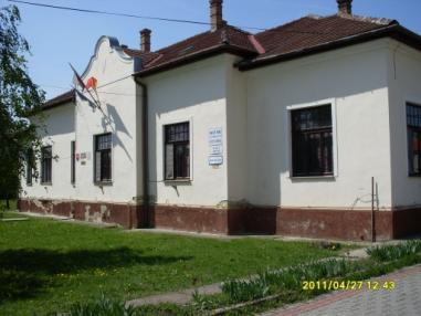 Fasáda budovy potrebuje opravu
Fasáda budovy potrebuje opravu