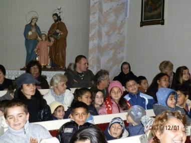 Chvíle koncertu a rozdávania mikulášských darčekov Chvíle koncertu a rozdávania mikulášských darčekov