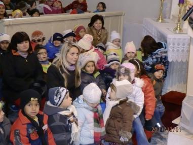 Chvíle koncertu a rozdávania mikulášských darčekov Chvíle koncertu a rozdávania mikulášských darčekov