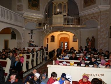 Chvíle koncertu a rozdávania mikulášských darčekov Chvíle koncertu a rozdávania mikulášských darčekov