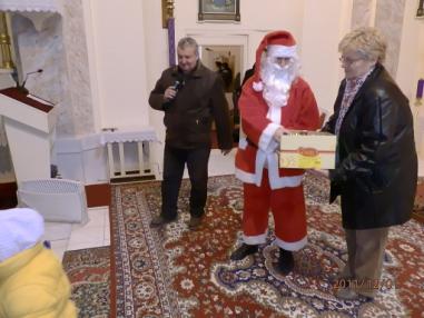 Chvíle koncertu a rozdávania mikulášských darčekov Chvíle koncertu a rozdávania mikulášských darčekov