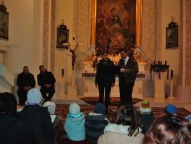 Chvíle koncertu a rozdávania mikulášských darčekov Chvíle koncertu a rozdávania mikulášských darčekov
