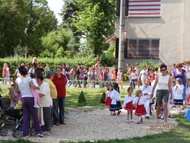 Kultúrnym programom sprevádzali deti zo škôlky a ZŠ
Kultúrnym programom sprevádzali deti zo škôlky a ZŠ