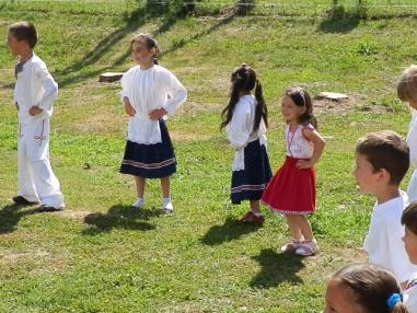 Kultúrnym programom sprevádzali deti zo škôlky a ZŠ
Kultúrnym programom sprevádzali deti zo škôlky a ZŠ