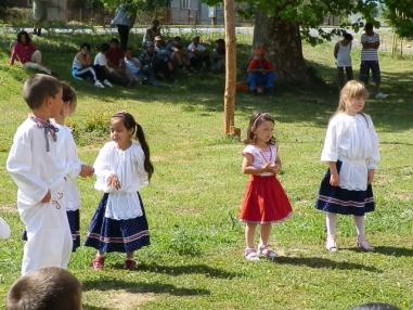 Kultúrnym programom sprevádzali deti zo škôlky a ZŠ
Kultúrnym programom sprevádzali deti zo škôlky a ZŠ