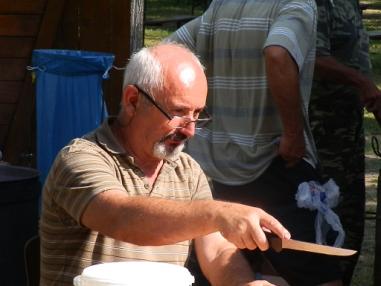 Poľovníci prispeli so špecialitami z diviny a s dobrou náladou. Poľovníci prispeli so špecialitami z diviny a s dobrou náladou.