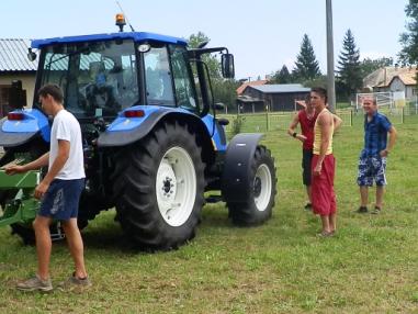 Prezentáciu mali predajci poľnoshosp.techniky. Prezentáciu mali predajci poľnoshosp.techniky.