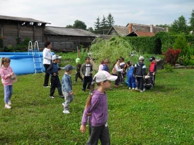 Deti sa tešili z návštevy Jelšovca a okolia.
Deti sa tešili z návštevy Jelšovca a okolia.