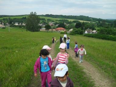 Deti sa tešili z návštevy Jelšovca a okolia.
Deti sa tešili z návštevy Jelšovca a okolia.