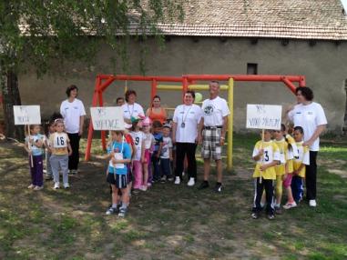 Súťažný deň a účastníci športových disciplín.
Súťažný deň a účastníci športových disciplín.
