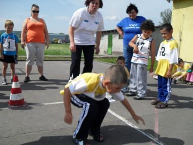Súťažný deň a účastníci športových disciplín.
Súťažný deň a účastníci športových disciplín.