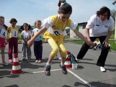 Súťažný deň a účastníci športových disciplín.
Súťažný deň a účastníci športových disciplín.