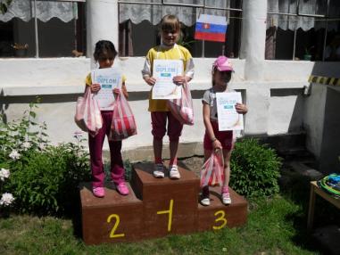 Súťažný deň a účastníci športových disciplín.
Súťažný deň a účastníci športových disciplín.