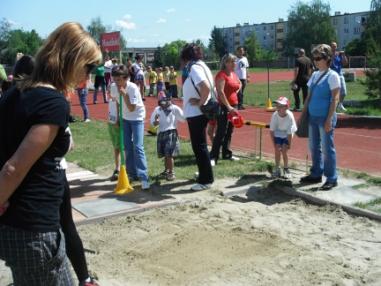 Deti z MŠ Velká nad Ipľom získali cenné tituly vo viacerých športových diciplínach.
Deti z MŠ Velká nad Ipľom získali cenné tituly vo viacerých športových diciplínach.