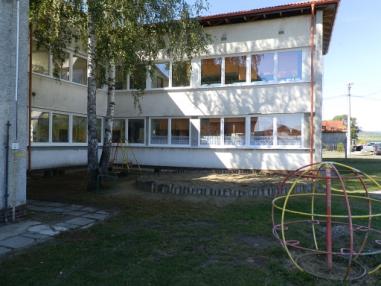 Pohľady exteriéra a interiéra.
Pohľady exteriéra a interiéra.