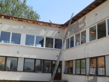 Pohľady na rekonštukčné práce v lete a na jeseň r.2012
Pohľady na rekonštukčné práce v lete a na jeseň r.2012