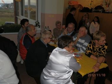Posedenie a kultúrny program pre dôchodcov. Posedenie a kultúrny program pre dôchodcov.