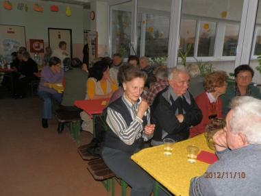 Posedenie a kultúrny program pre dôchodcov. Posedenie a kultúrny program pre dôchodcov.