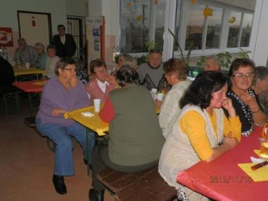 Posedenie a kultúrny program pre dôchodcov. Posedenie a kultúrny program pre dôchodcov.