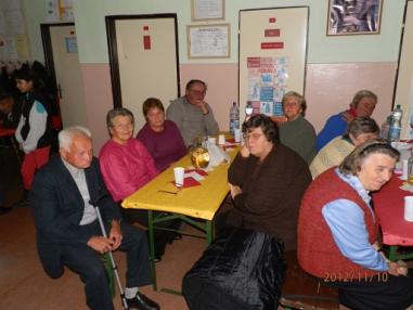 Posedenie a kultúrny program pre dôchodcov. Posedenie a kultúrny program pre dôchodcov.
