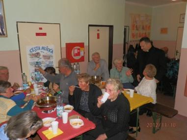 Posedenie a kultúrny program pre dôchodcov. Posedenie a kultúrny program pre dôchodcov.