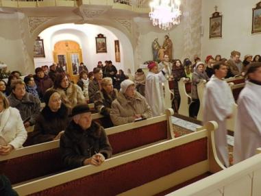 Chvíle sv. omše tichej noci na farskom kostole.
Chvíle sv. omše tichej noci na farskom kostole.