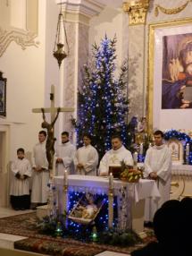 Chvíle sv. omše tichej noci na farskom kostole.
Chvíle sv. omše tichej noci na farskom kostole.