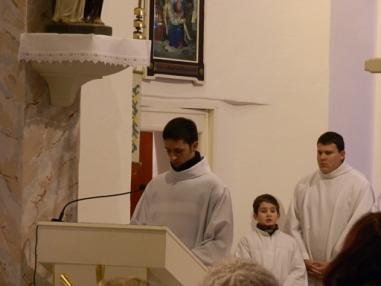 Chvíle sv. omše tichej noci na farskom kostole.
Chvíle sv. omše tichej noci na farskom kostole.