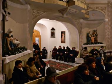 Chvíle sv. omše tichej noci na farskom kostole.
Chvíle sv. omše tichej noci na farskom kostole.