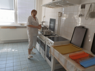 Pohľad do kuchyne po rekonštrukcii. Pohľad do kuchyne po rekonštrukcii.