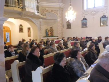 Svätá omša na farskom kostole so svetením vody.
Svätá omša na farskom kostole so svetením vody.