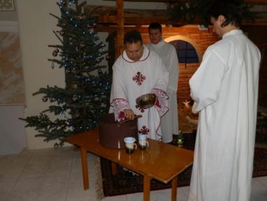 Svätá omša na farskom kostole so svetením vody.
Svätá omša na farskom kostole so svetením vody.