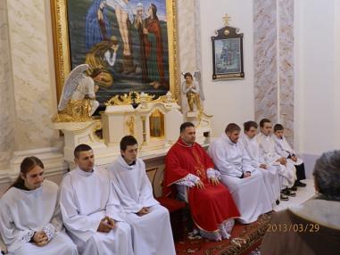 Okamihy liturgie uctievania svätého kríža.
Okamihy liturgie uctievania svätého kríža.