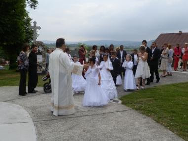 Prvé sv.prijímanie vo farskom kostole.
Prvé sv.prijímanie vo farskom kostole.