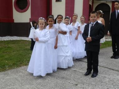 Prvé sv.prijímanie vo farskom kostole.
Prvé sv.prijímanie vo farskom kostole.
