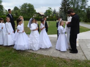 Prvé sv.prijímanie vo farskom kostole.
Prvé sv.prijímanie vo farskom kostole.