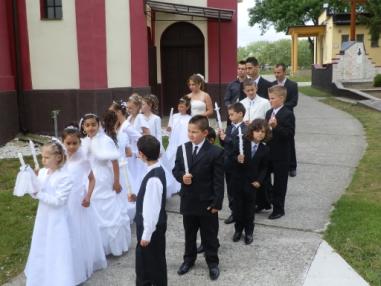 Prvé sv.prijímanie vo farskom kostole.
Prvé sv.prijímanie vo farskom kostole.